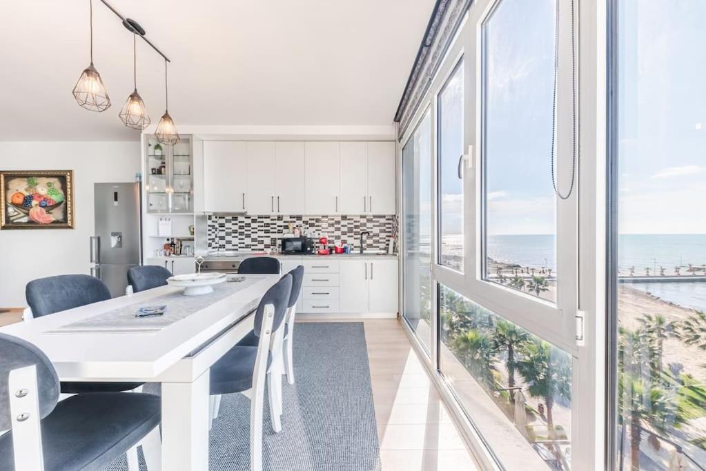 Seaview Luxury Suite By Ps โกเลม ภายนอก รูปภาพ