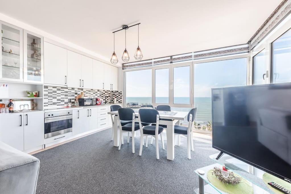Seaview Luxury Suite By Ps โกเลม ภายนอก รูปภาพ