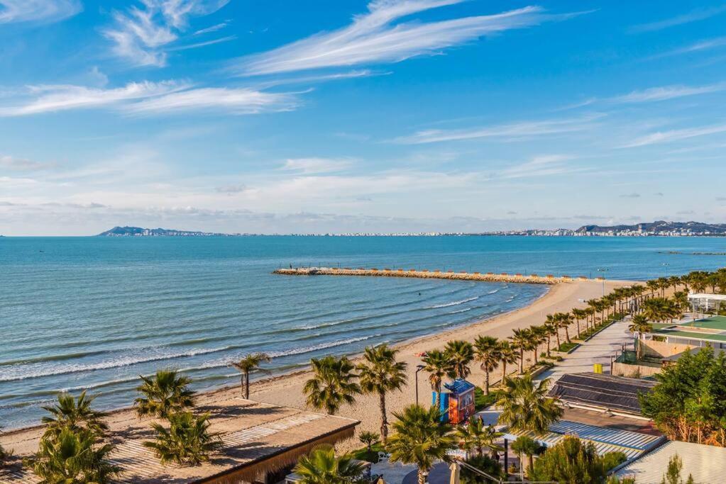 Seaview Luxury Suite By Ps โกเลม ภายนอก รูปภาพ